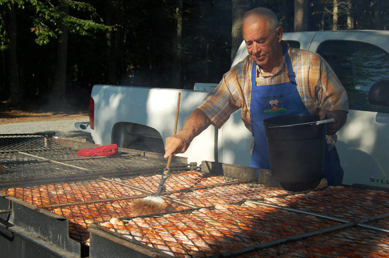 Stewart Ellis Barbecue Experience Cooking on a Meadow Creek Chicken Cooker Secrets to Tender, Mouth Watering Grilled Chicken --From the Skin to the Bone