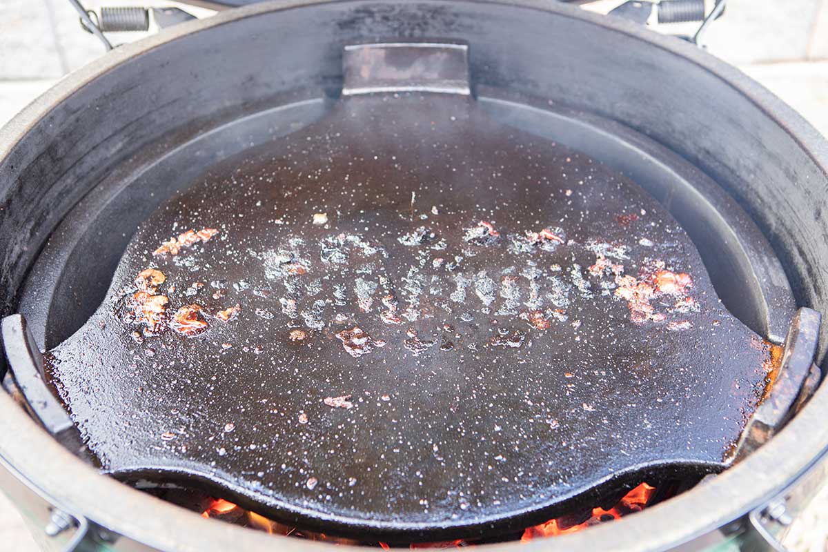 Removing convEGGtor for Direct Heat Searing How to Smoke a Prime Rib on a Big Green Egg