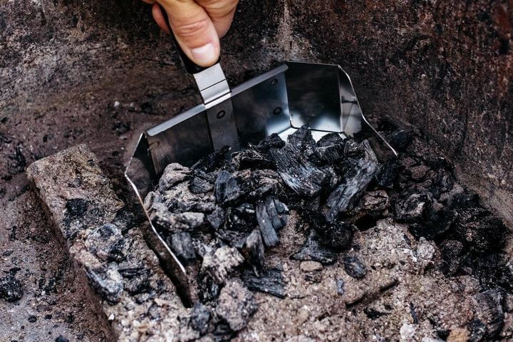 Barbecue Grill Cleaning Brush And Dirt Cleaning Shovel, And Dead