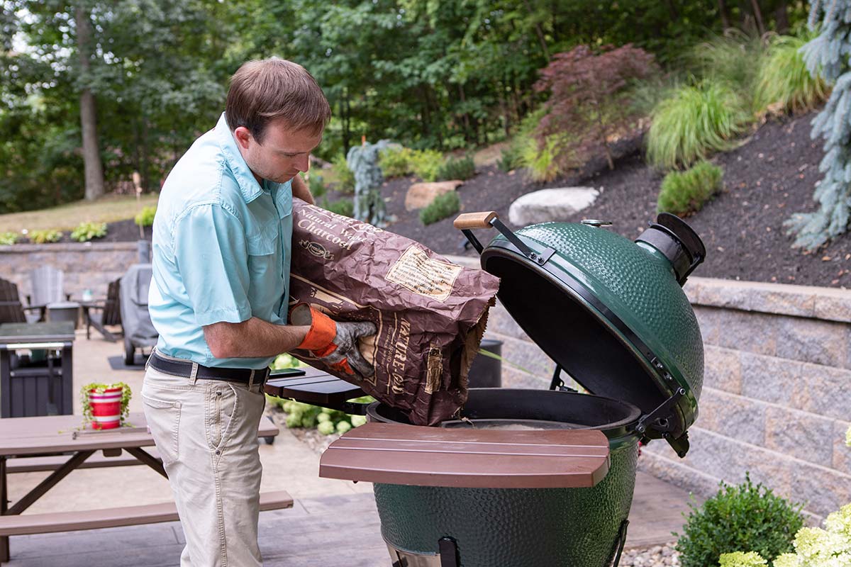 Big_Green_Egg_01_charcoal