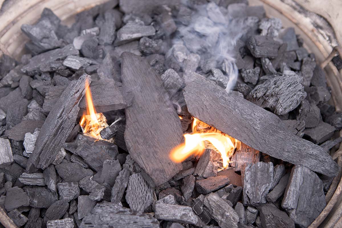 Big_Green_Egg_03_burning