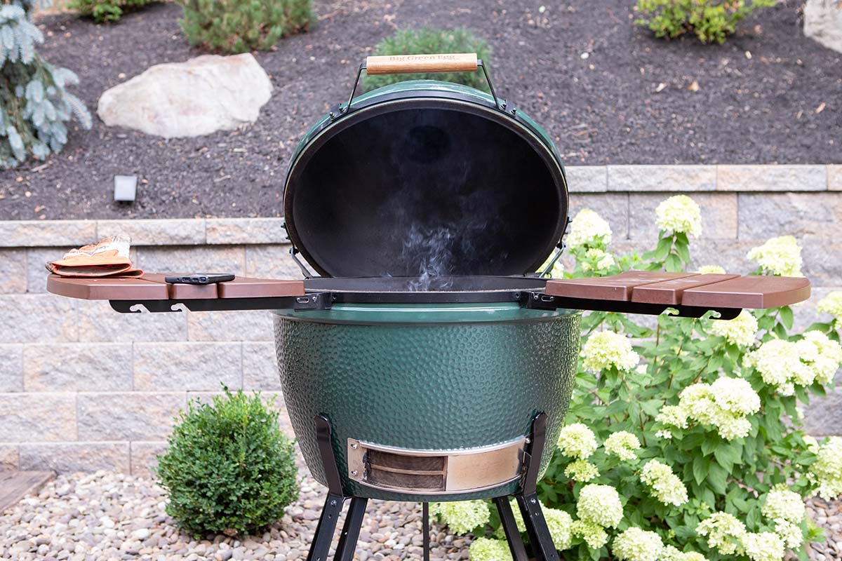 Big_Green_Egg_07_smoking