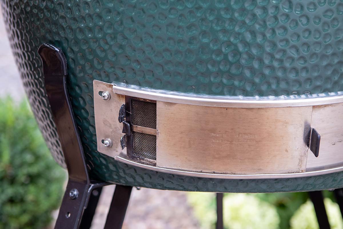 Big_Green_Egg_11_bottom_vent
