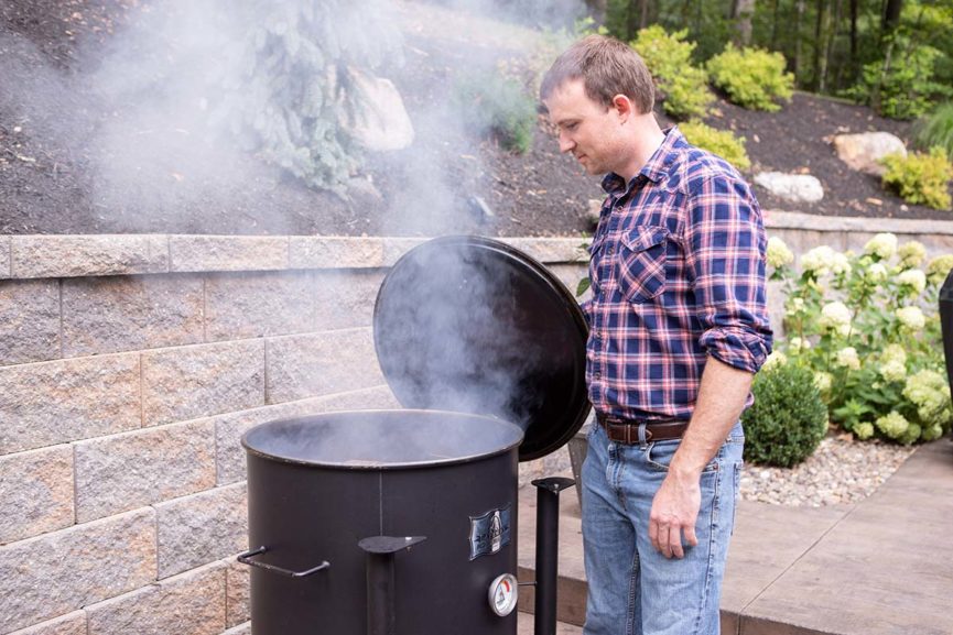 Gateway_Drum_Smoker_14_Checking_Meat