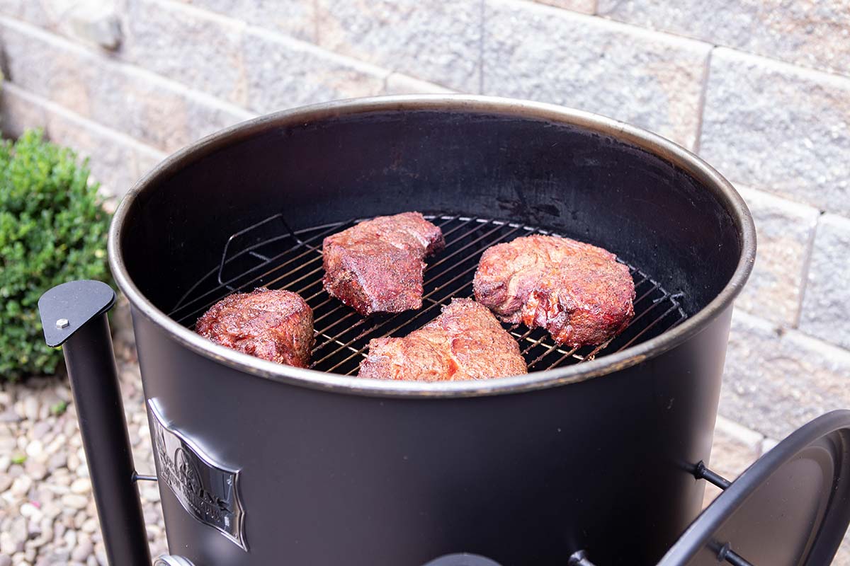 Gateway_Drum_Smoker_16_Cooking