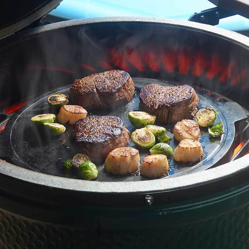 120144 by Big Green Egg - 10.5 in Cast Iron Skillet